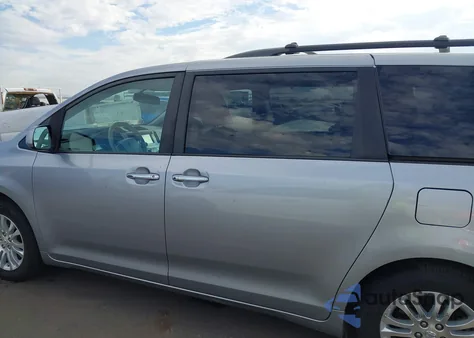 2011 Toyota Sienna Xle V6 из США, поврежденный, VIN 5TDYK3DC7BS006817